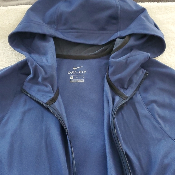 Nike - Picture 3 of 15